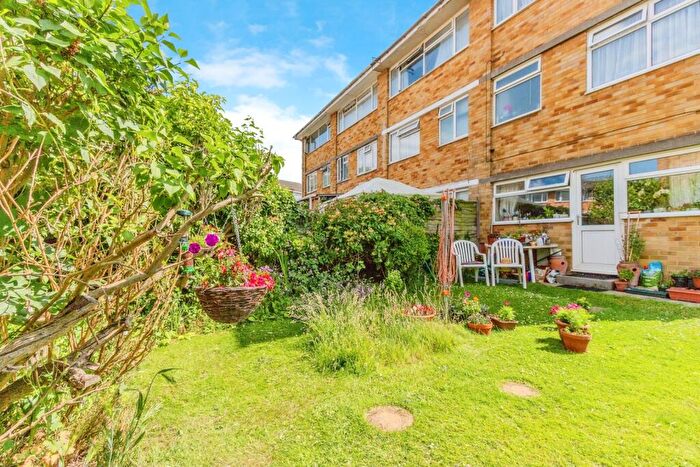 3 Bedroom End Of Terrace House For Sale In Millfield, Sittingbourne, Kent, ME10