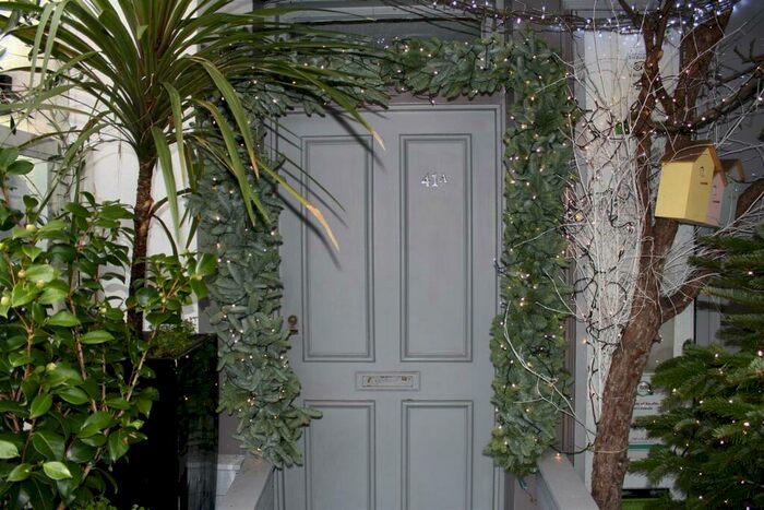 1 Bedroom Flat To Rent In Bridge Road, East Molesey, KT8