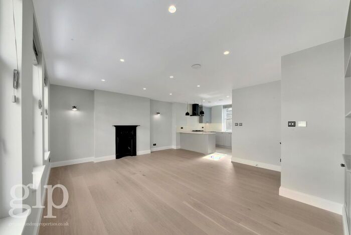 2 Bedroom Flat To Rent In Shaftesbury Avenue, London, W1D