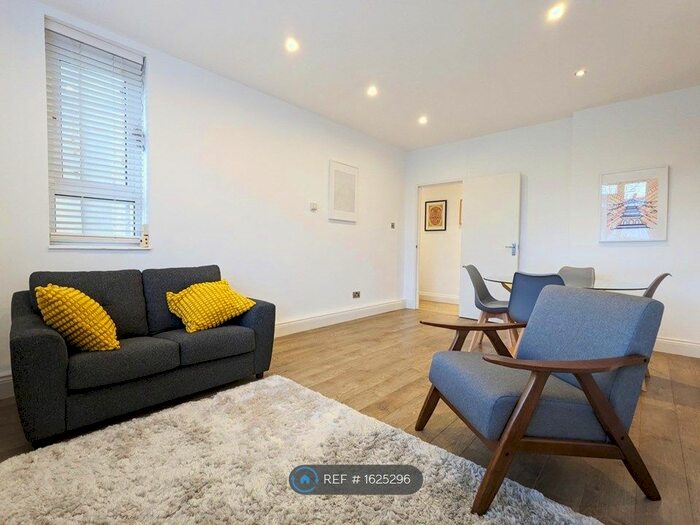 3 Bedroom Flat To Rent In Orpen House, London, SW5