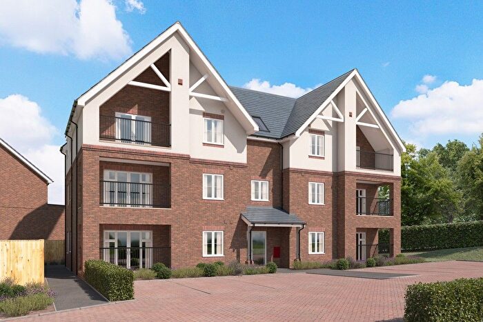 3 Bedroom Flat For Sale In "Kings Green Apartment - Penthouse" At Hempstead Road, Kings Langley, WD4
