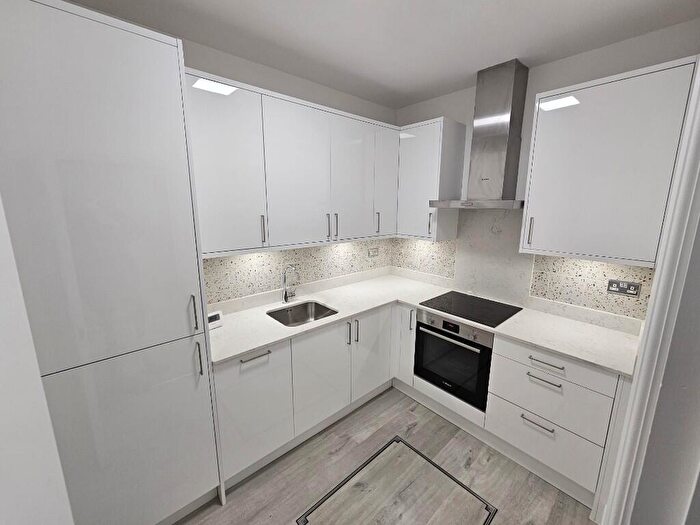 2 Bedroom Flat To Rent In Cannon Street Road, London, E1