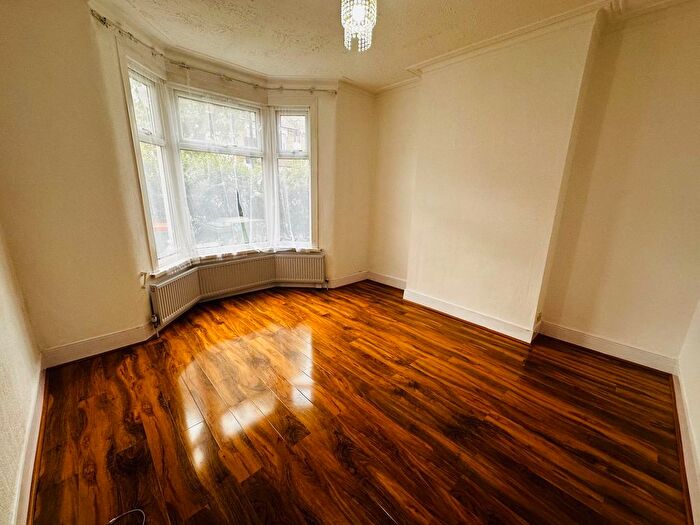 4 Bedroom Terraced House To Rent In Lawrence Road, London, E6