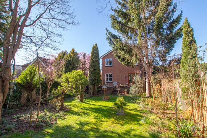 4 Bedroom Detached House For Sale In Mapledurham Drive, Purley On Thames, Reading, Berkshire, RG8
