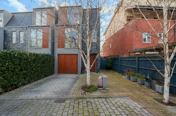 3 Bedroom End Of Terrace House To Rent In Greenfield Place, Hayes, UB3