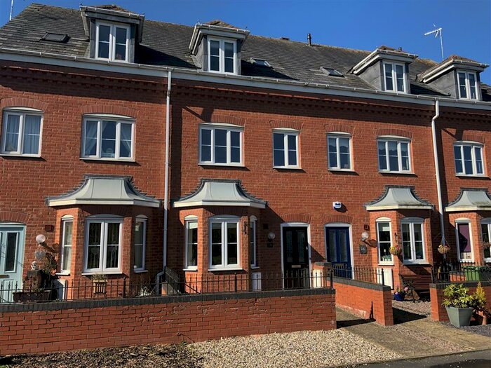 3 Bedroom Town House To Rent In Ox Bow Way, Kidderminster, DY10