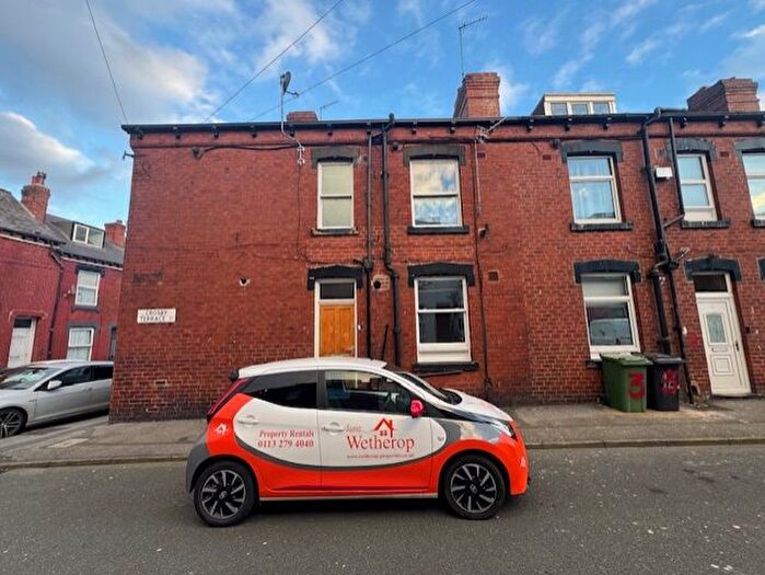 4 Bedroom End Terrace House To Rent In Crosby Terrace, Leeds, LS11