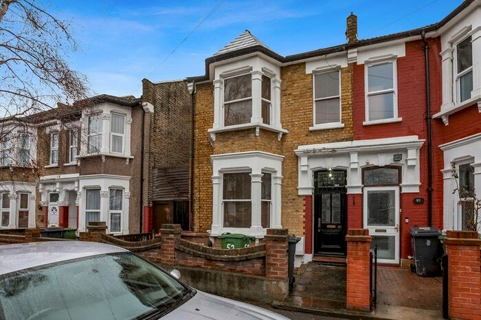 3 Bedroom Flat To Rent In Hatherley Road, London, E17