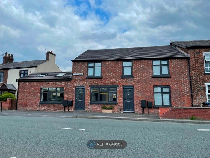 2 Bedroom Flat To Rent In Wilmslow Road, Heald Green, Cheadle, SK8