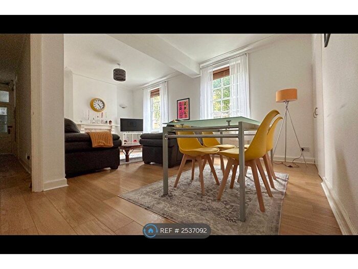 3 Bedroom Flat To Rent In Sancroft Street, London, SE11