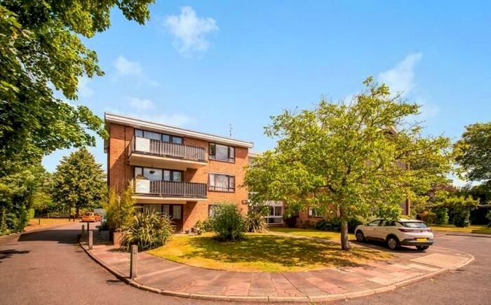 2 Bedroom Flat To Rent In North Park, London, SE9