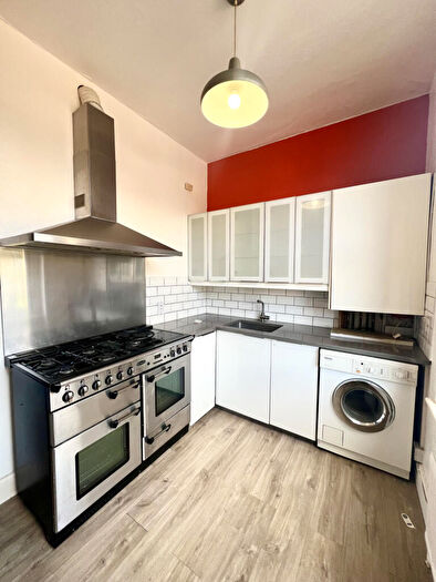 1 Bedroom Flat To Rent In Green Lanes, N13