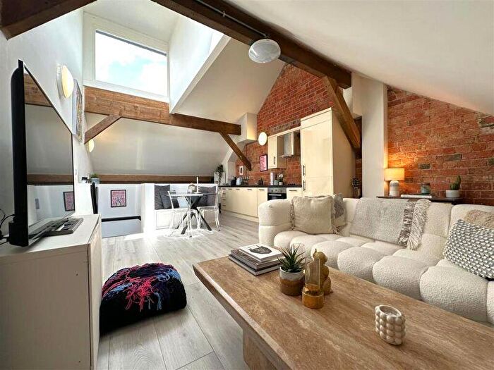 2 Bedroom Flat For Sale In Warwick Brewery, Newark, NG24