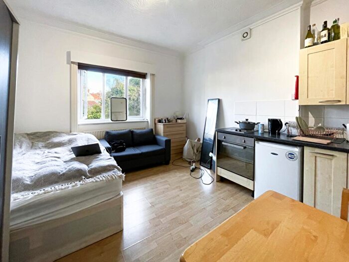 Flat To Rent In Finchley Road, Hampstead, NW3