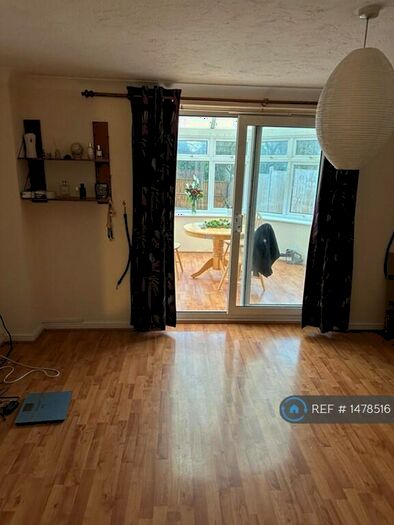 3 Bedroom Semi-Detached House To Rent In Harris Close, Romford, RM3