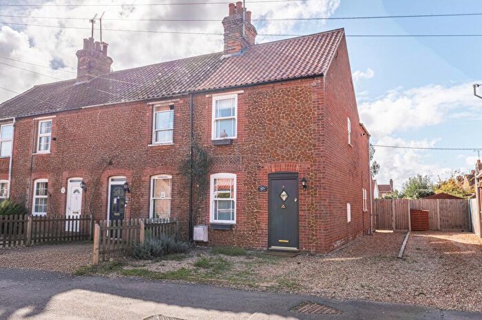 2 Bedroom End Of Terrace House For Sale In Charming Character Cottage In Heacham, PE31