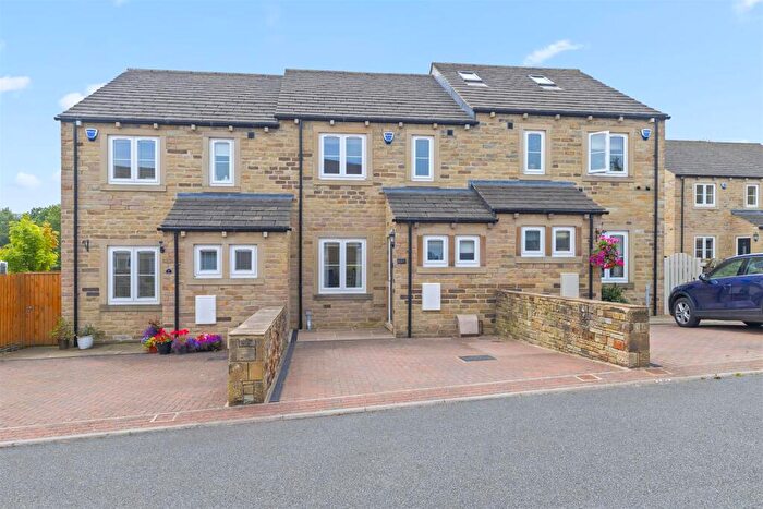 3 Bedroom House For Sale In Moor View, Addingham, Ilkley, LS29