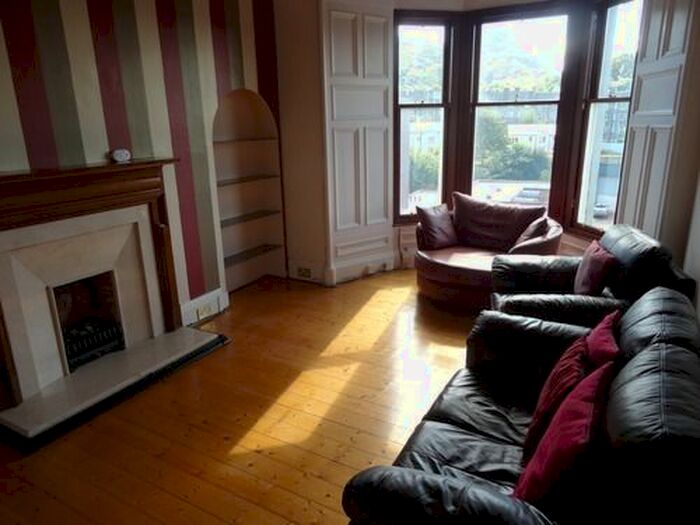 2 Bedroom Flat To Rent In Dalziel Place, Edinburgh, EH7