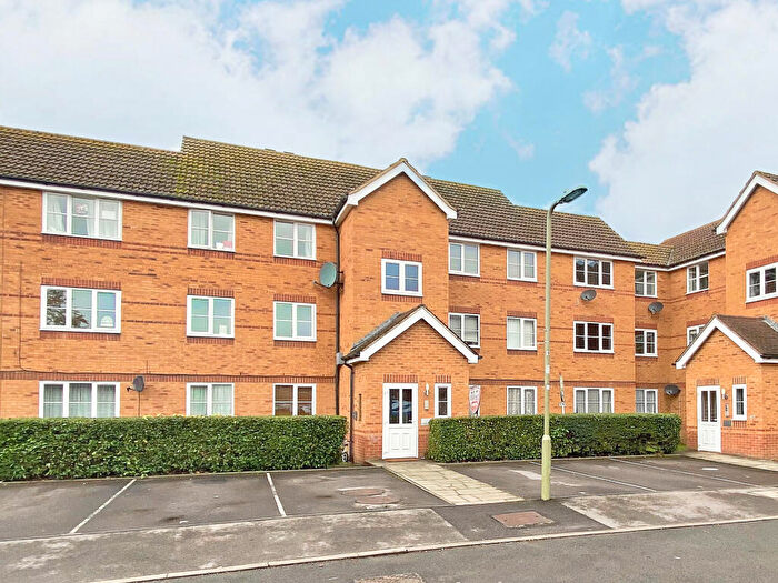 2 Bedroom Flat To Rent In Aspen Grove, Aldershot, Hampshire, GU12