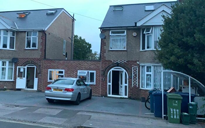 8 Bedroom Semi-Detached House To Rent In Fern Hill Road, Cowley **Student/sharer Property /**, OX4