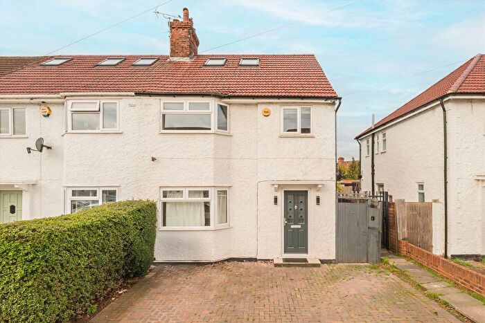 4 Bedroom Semi Detached House To Rent In Highfield Road, Acton, W3