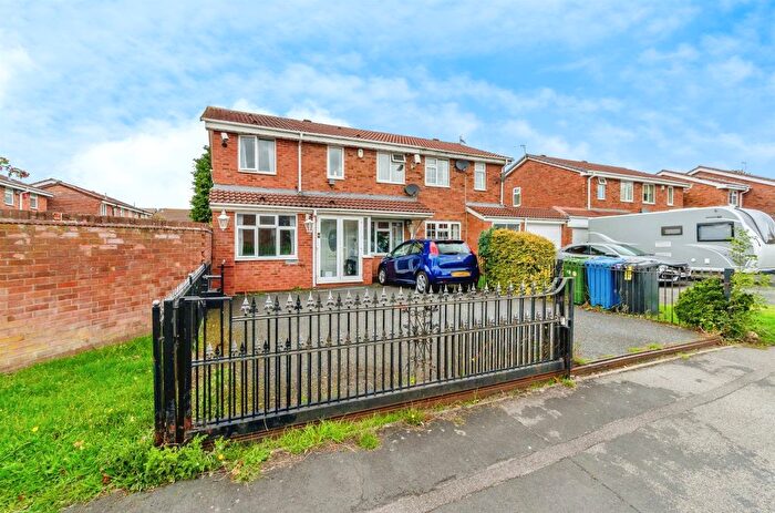 3 Bedroom Semi-detached House For Sale In Turnstone Drive, Featherstone, Wolverhampton, WV10