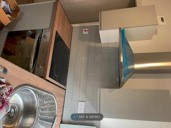 3 Bedroom Semi-Detached House To Rent In Bowling Hall Road, Bradford BD4