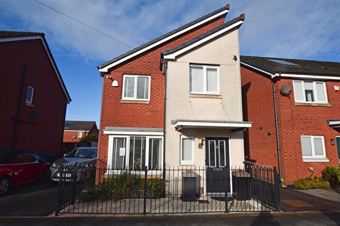 3 Bedroom Detached House For Sale In Windermere Road, Middleton, Manchester, M24