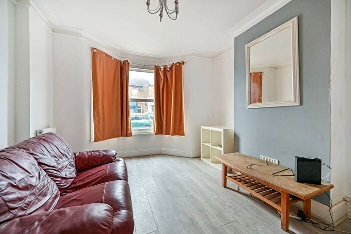4 Bedroom Terraced House To Rent In Garratt Lane, Tooting, London, SW17