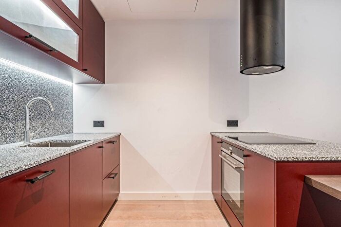 2 Bedroom Flat To Rent In Legacy Building, Nine Elms, SW11