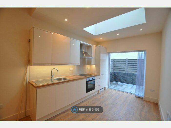1 Bedroom Flat To Rent In High Road, London, N2