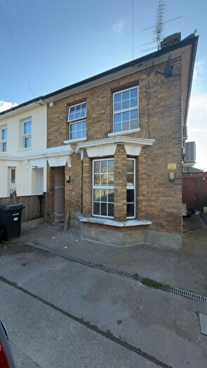 3 Bedroom Terraced House To Rent In Park Lane, Romford, RM6
