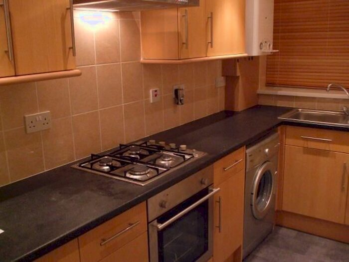 1 Bedroom Flat To Rent In Penarth Road, Cardiff, CF10