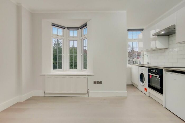 Studio To Rent In Golders Green Road, London, NW11