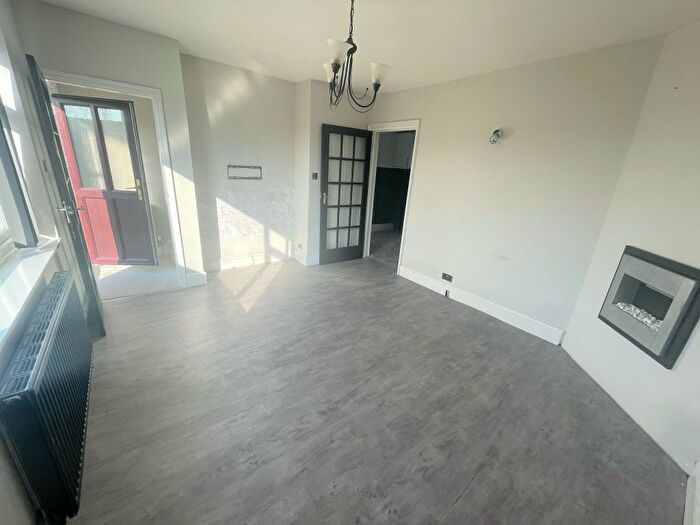 2 Bedroom End Of Terrace House For Sale In West Park Terrace, Darrington, Pontefract, WF8