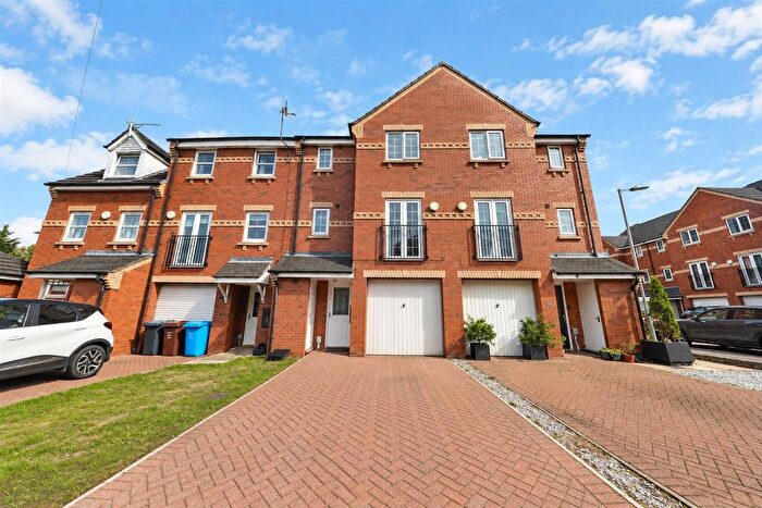 4 Bedroom Terraced House For Sale In Philip Larkin Close, Hull, HU6