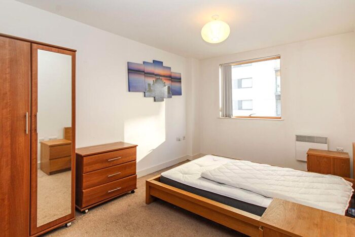 2 Bedroom Apartment To Rent In Vallea Court, Red Bank, Manchester, M4