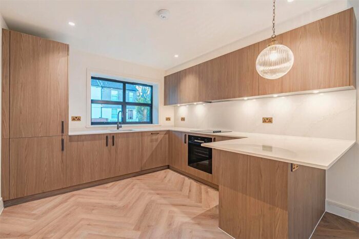 3 Bedroom End Of Terrace House For Sale In Cambridge Road, London, SE20