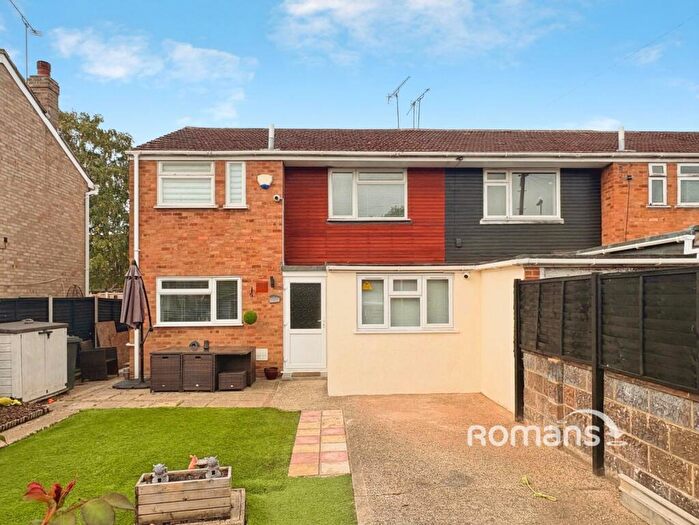 3 Bedroom End Of Terrace House For Sale In Beaulieu Gardens, Blackwater, Camberley, GU17