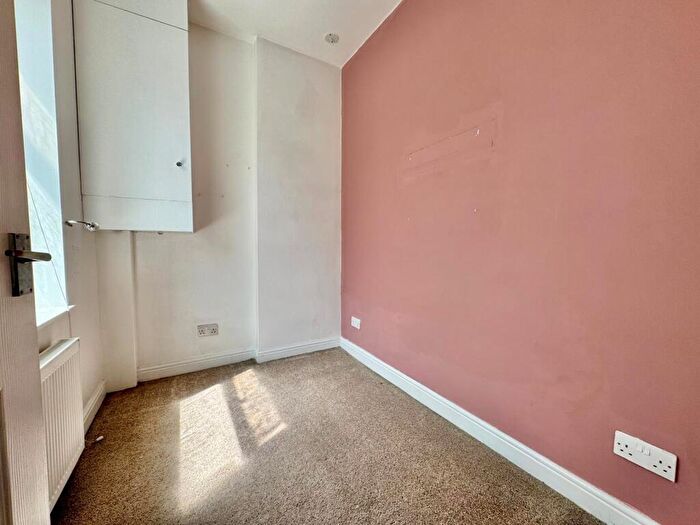 2 Bedroom End Of Terrace House For Sale In East Street, Rawtenstall, Rossendale, Lancashire, BB4