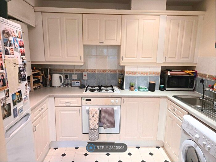 1 Bedroom Flat To Rent In Cedar House, Whyteleafe, CR3