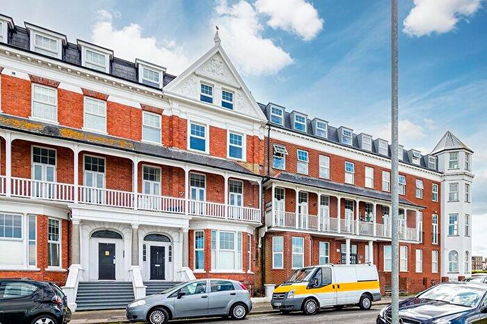 1 Bedroom Flat To Rent In Lewis Crescent, Cliftonville, Margate, Kent, CT9