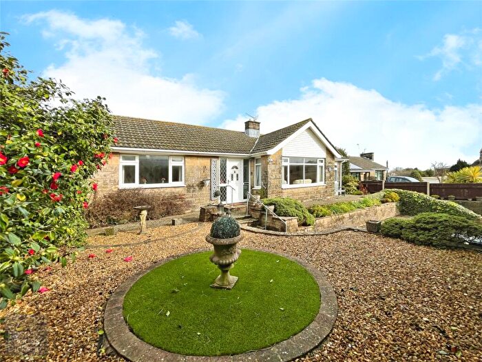 3 Bedroom Bungalow For Sale In West Street, Godshill, PO38