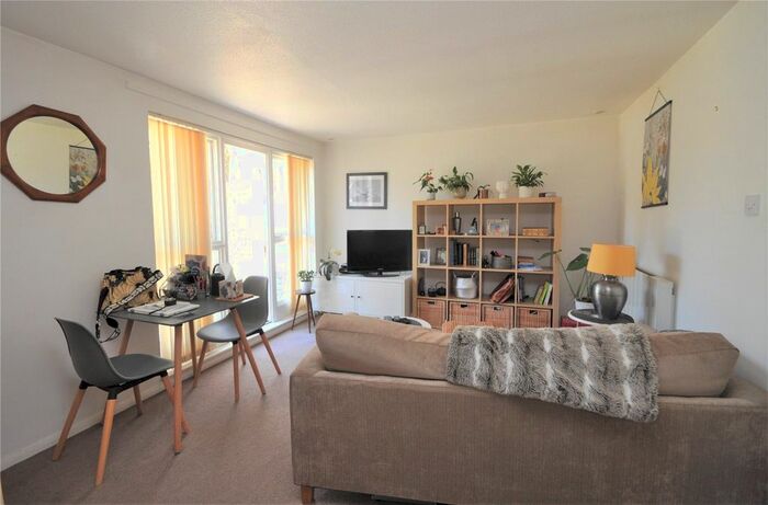 2 Bedroom Flat To Rent In Courtyard Cottages, Westgate Court, Linden Grove, Canterbury, CT2