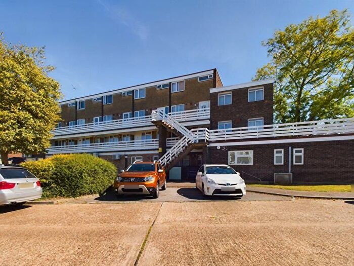 3 Bedroom Flat To Rent In , Peartree Close, South Ockendon, RM15