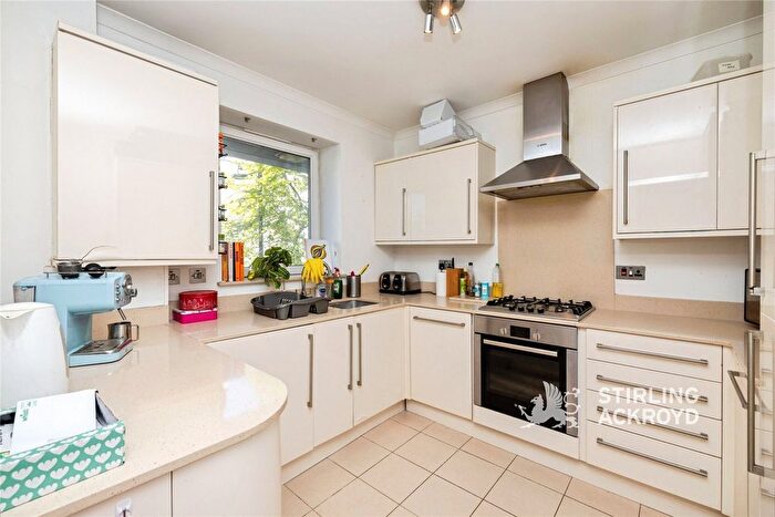 2 Bedroom Flat To Rent In Roman Road, Bethnal Green, London, E2