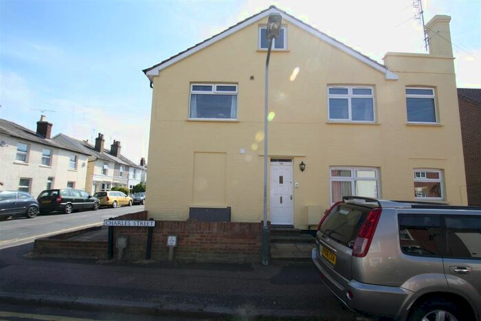 2 Bedroom Flat To Rent In Holden Park Road, Southborough, Tunbridge Wells TN4