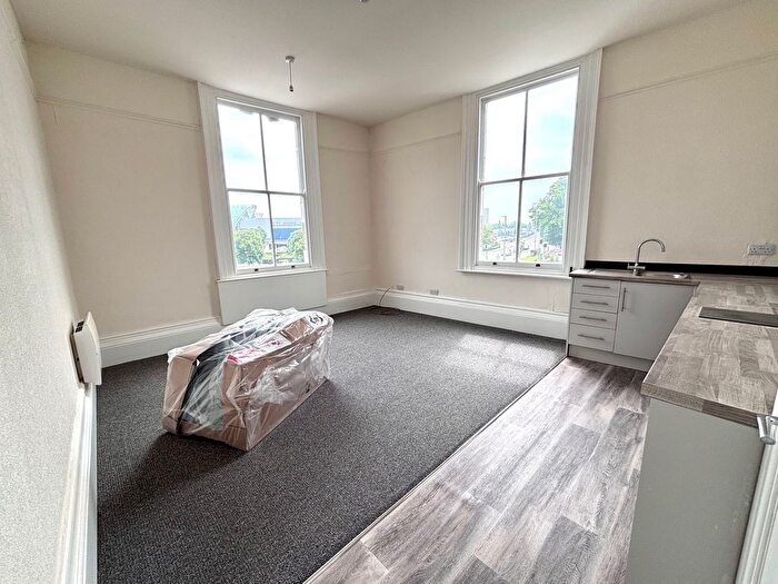 3 Bedroom Flat To Rent In Park Street, Hull, HU2