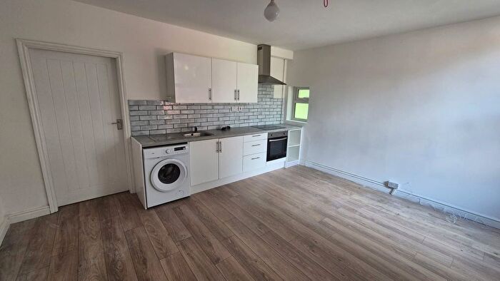 1 Bedroom Flat To Rent In Osborne Road, M19
