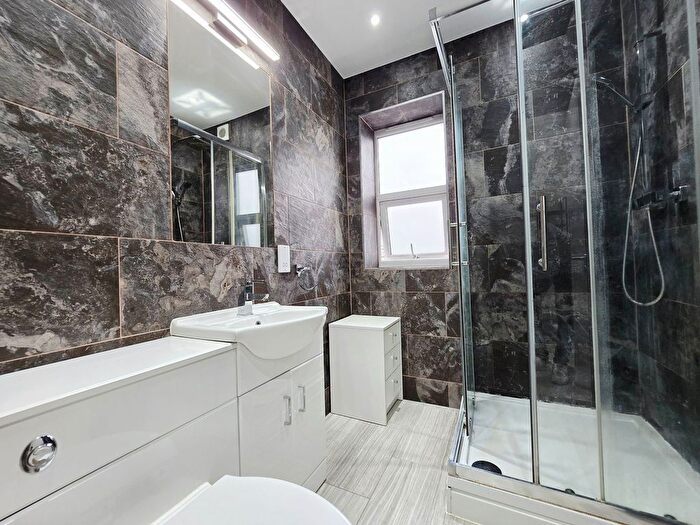 3 Bedroom Flat To Rent In Kings Road, Wimbledon, SW19